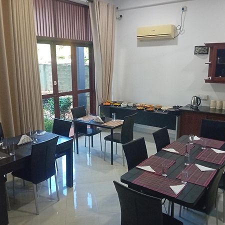 Hotel Blue Bird Negombo Exterior photo