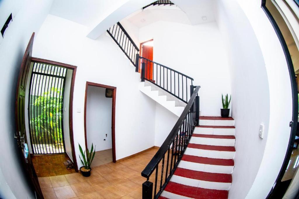 Hotel Blue Bird Negombo Exterior photo