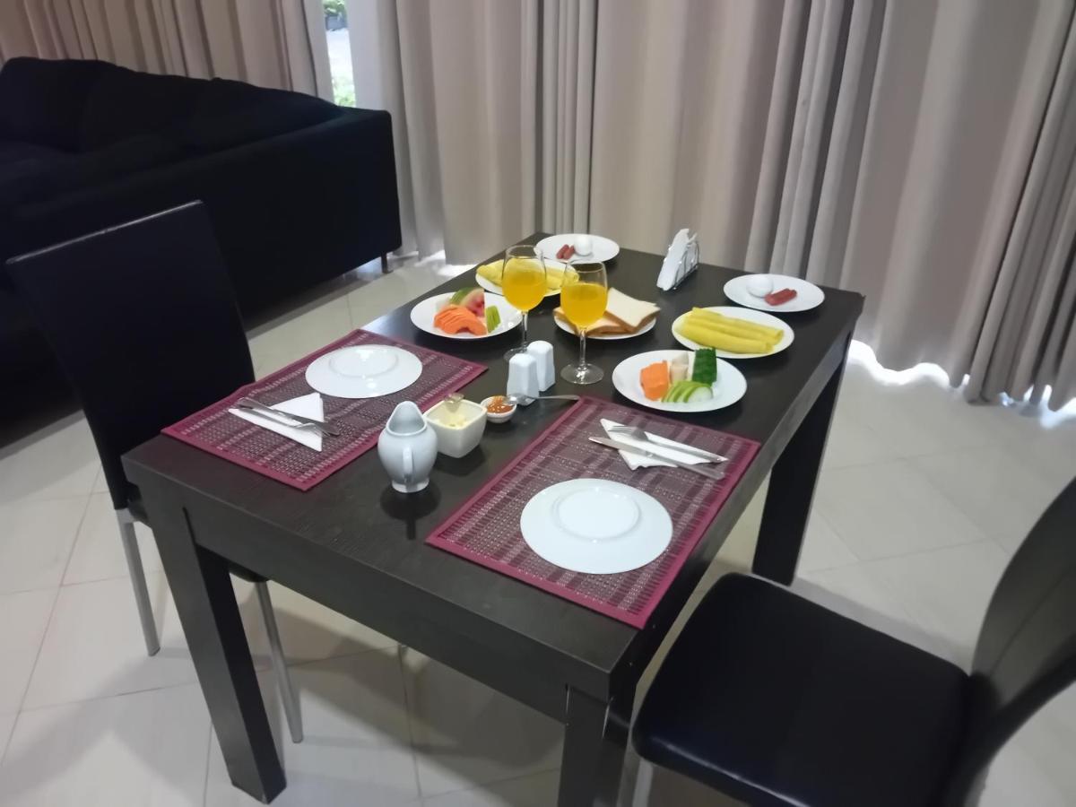 Hotel Blue Bird Negombo Exterior photo