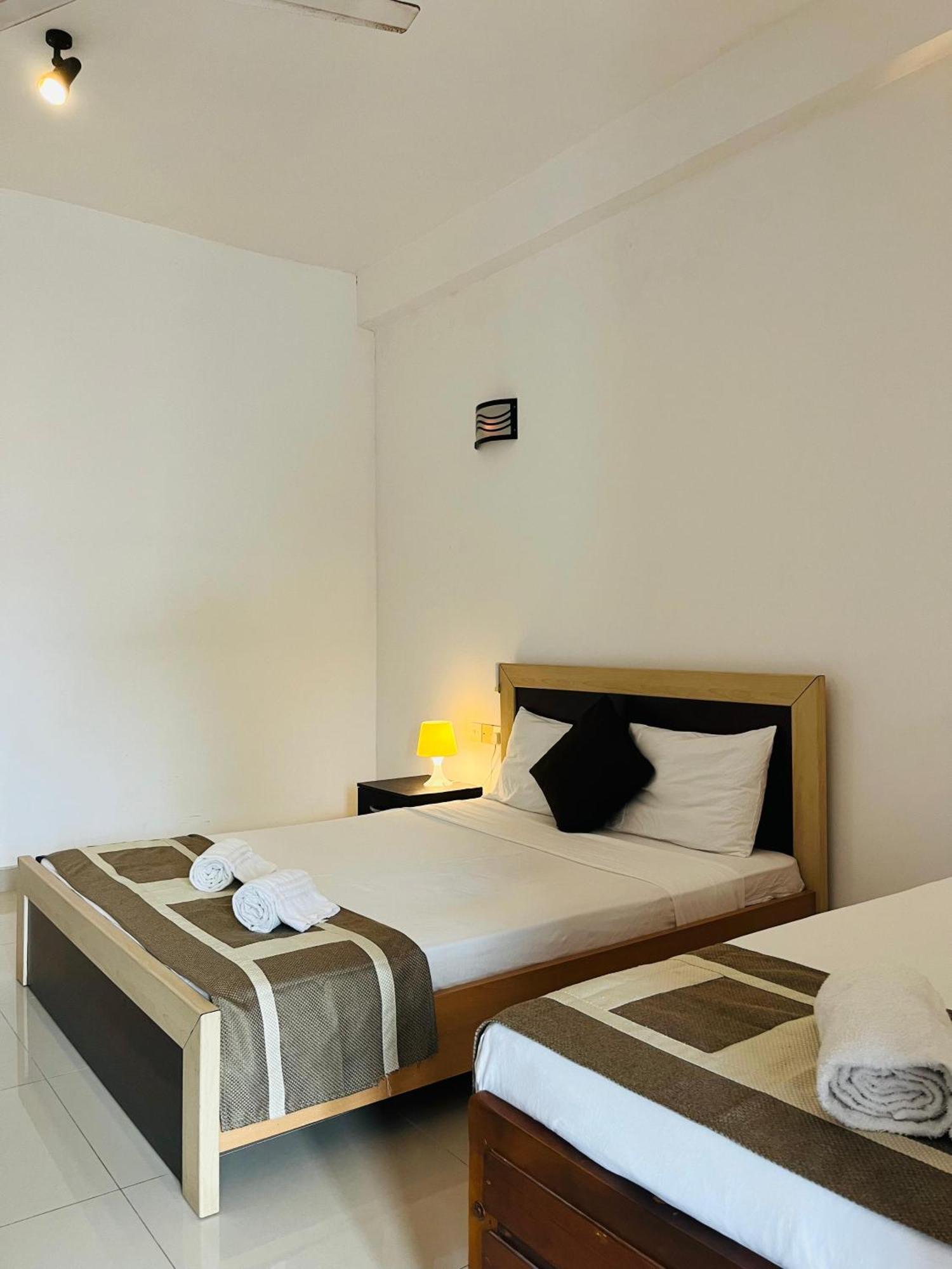 Hotel Blue Bird Negombo Exterior photo